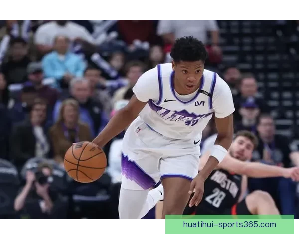 埃奇库姆伤愈复出砍下22分13篮板 76人连续两季横扫爵士 贝利豪取25分 埃奇库姆伤愈复出砍下22分13篮板 76人连续两季横扫爵士 贝利豪取25分